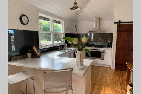 Stunning Queenslander - South Australia Travel 5