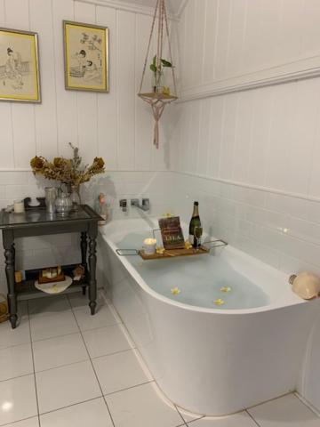 Stunning Queenslander - South Australia Travel 6