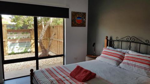 Red Ochre â€“ Large 1BR With Private Courtyard - South Australia Travel 5