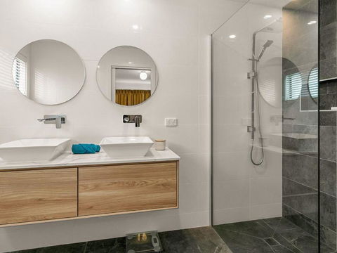 Waikiki Views - South Australia Travel 2