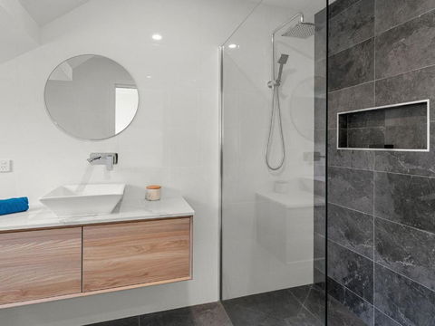 Waikiki Views - South Australia Travel 5