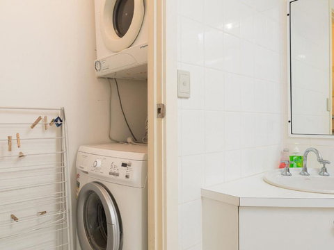 Dunsmore Lodge - South Australia Travel 6