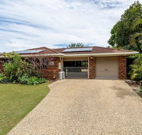 Freshly Renovated Dog Friendly House Walking Distance to Waterfront