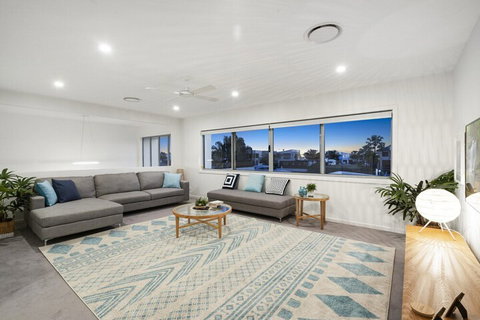 Luxury Canal Front Holiday House Raptor Pde Banksia Beach - South Australia Travel 6