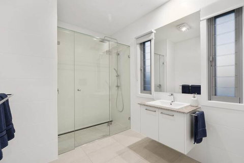 Luxury Canal Front Holiday House Raptor Pde Banksia Beach - South Australia Travel 4