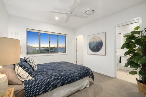 Luxury Canal Front Holiday House Raptor Pde Banksia Beach - South Australia Travel 3