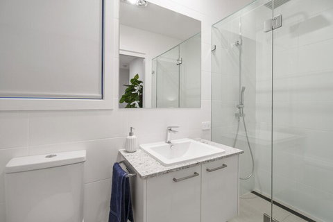 Luxury Canal Front Holiday House Raptor Pde Banksia Beach - South Australia Travel 5