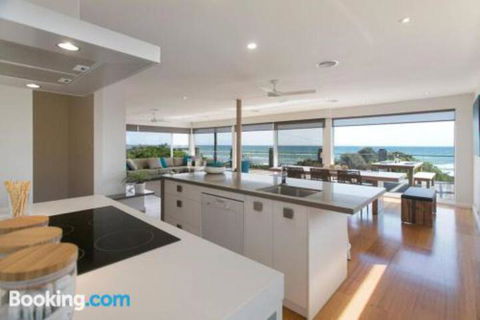 Anchor Beachfront Retreat - South Australia Travel 1