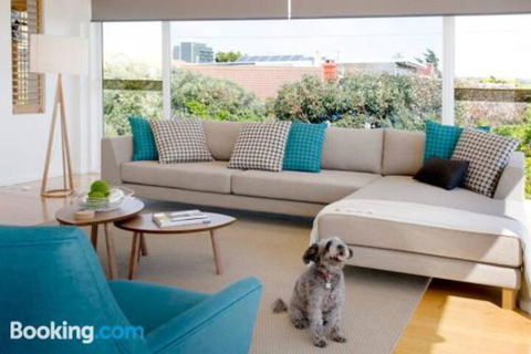 Anchor Beachfront Retreat - South Australia Travel 6