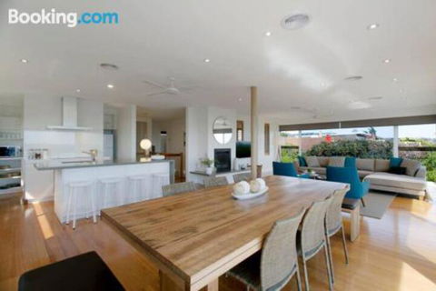 Anchor Beachfront Retreat - South Australia Travel 4