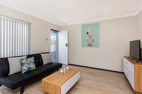 Executive 1BR Suite - Close To Foreshore & Cbd - South Australia Travel 3