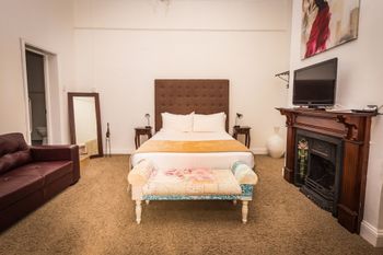 Spooky Hall Motel - South Australia Travel 1