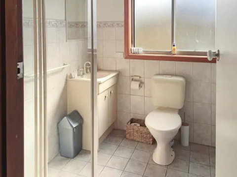 Home Near Shops & Beach - South Australia Travel 6