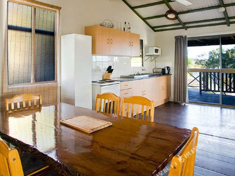 1770 Beach Accommodation Elliot Lodge - South Australia Travel 3