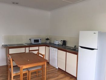 Nutgrove Beach Studio Apartment - South Australia Travel 4