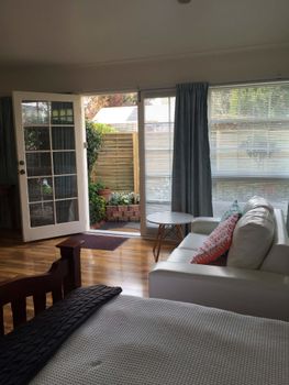 Nutgrove Beach Studio Apartment - South Australia Travel 1