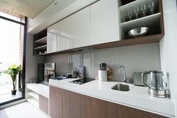 Spacious Apartment Close To Melbourne CBD - South Australia Travel 1