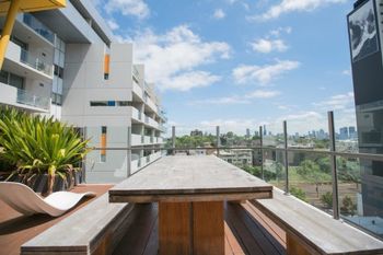 Spacious Apartment Close To Melbourne CBD - South Australia Travel 4