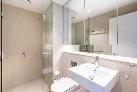Sabrina, 2BDR Docklands Apartment - South Australia Travel 5