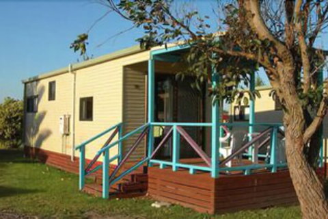 Lanis On The Beach - Old Bar - South Australia Travel 3