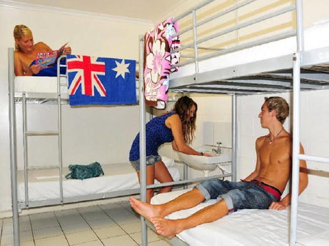 Flying Monkey Backpackers - South Australia Travel 0