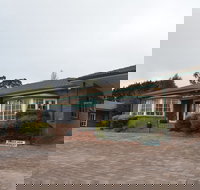 Deer Park Motor Inn - South Australia Travel