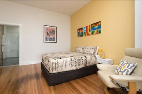 Penguin Waterfront Escape - South Australia Travel 3