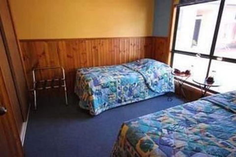 Bicheno's A Plus Apartments - South Australia Travel 3