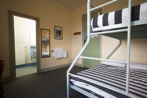 Blue Mountains YHA - Hostel - South Australia Travel 1