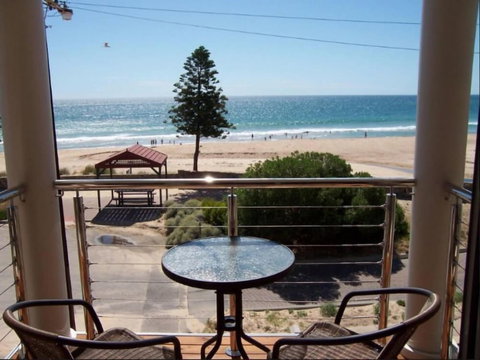 Christies No 1 Esplanade - South Australia Travel 4