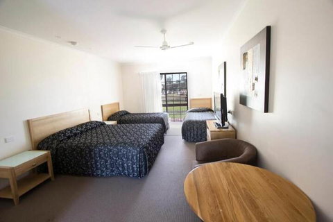 Tocumwal Golf Resort - South Australia Travel 7