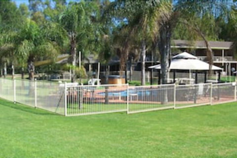Tocumwal Golf Resort - South Australia Travel 3