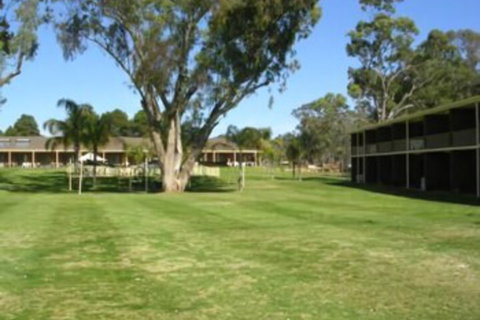 Tocumwal Golf Resort - South Australia Travel 0