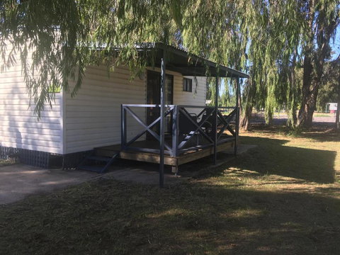 Pinjarra Caravan Park & Cabins - South Australia Travel 5