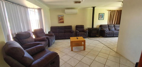 Pinjarra Caravan Park & Cabins - South Australia Travel 4