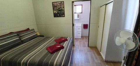 Pinjarra Caravan Park & Cabins - South Australia Travel 2