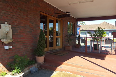 Hepburn Springs Motor Inn - South Australia Travel 1