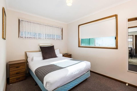 Lakes Jakaranda Holiday Units - South Australia Travel 6