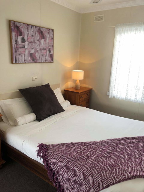 Lakes Jakaranda Holiday Units - South Australia Travel 1