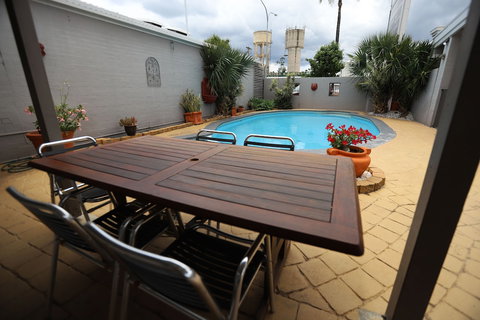 The Town House Motor Inn - South Australia Travel 2