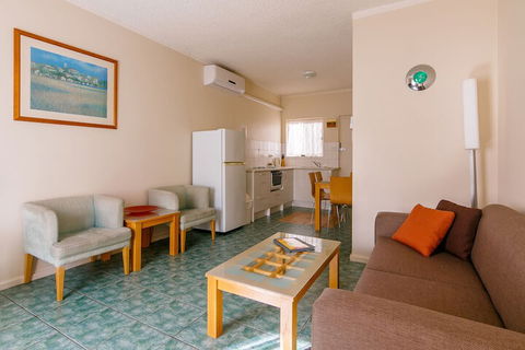 Esplanade Apartments At West Beach - South Australia Travel 6