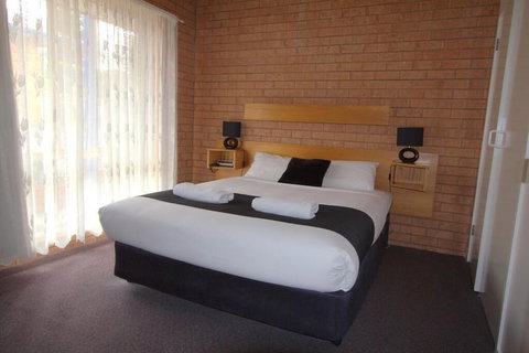 Blue Whale Motor Inn & Apartments - South Australia Travel 5