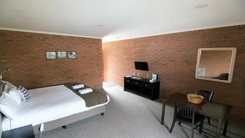 Ashleigh Court Motor Inn - South Australia Travel 6