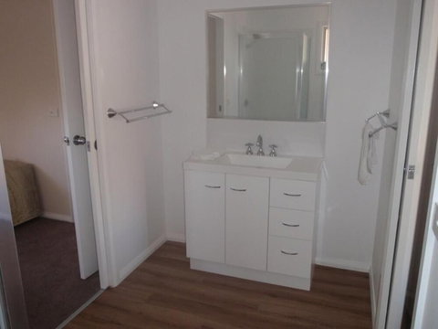 Ashleigh Court Motor Inn - South Australia Travel 5