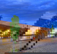 Motel Meneres - South Australia Travel