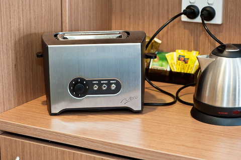 Colonial Terrace Motor Inn - South Australia Travel 3