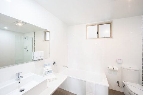 New England Motor Lodge - South Australia Travel 4