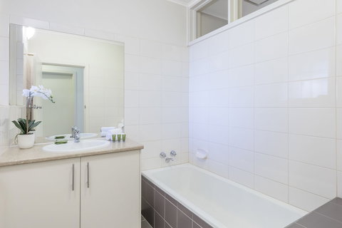 Dorset Gardens Hotel - South Australia Travel 6