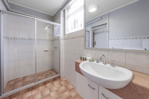 Dorset Gardens Hotel - South Australia Travel 5