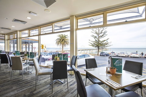 Esplanade Hotel - South Australia Travel 6
